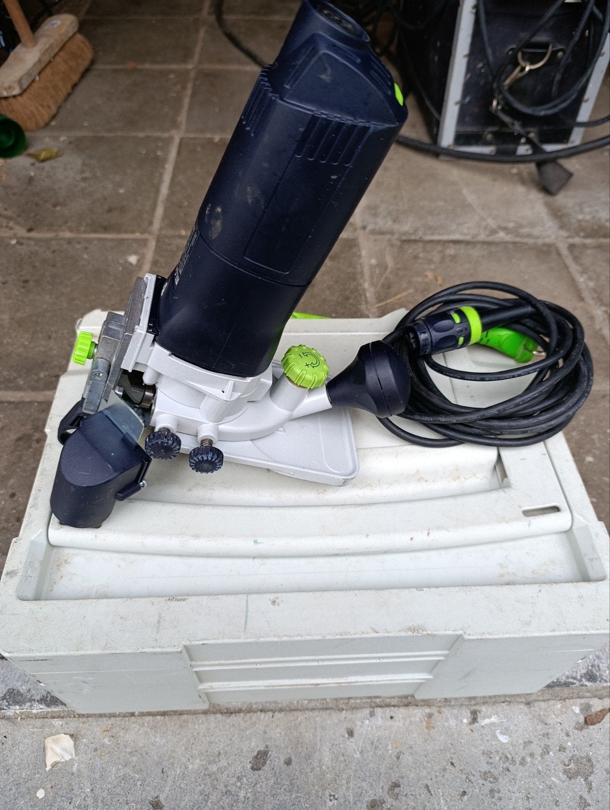 Découpeuse Festool OFK 700, Enlèvement