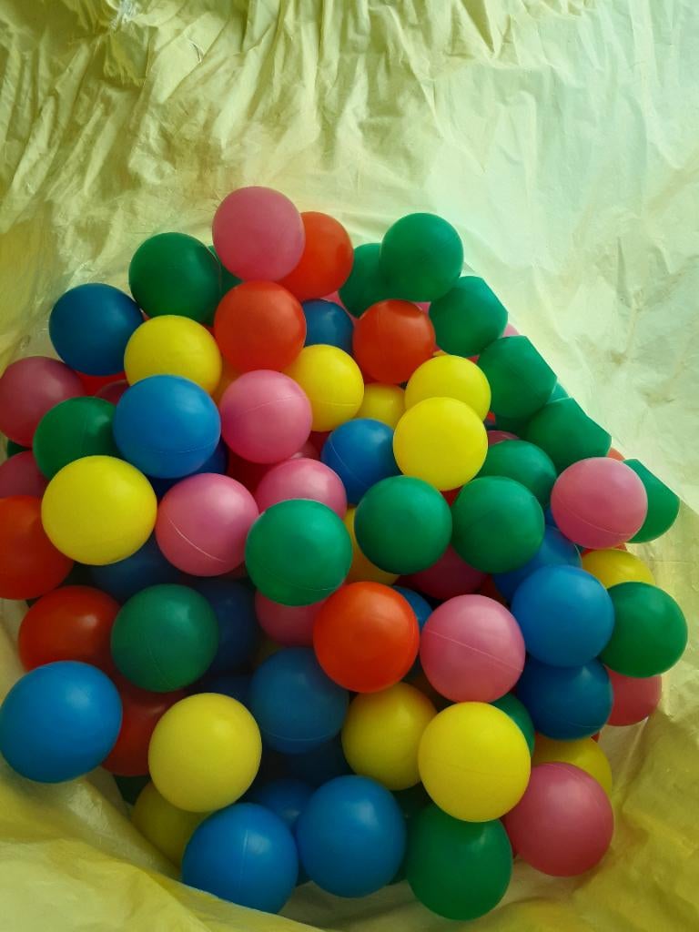 +-200 plastic ballen met een diameter van 6 cm, Ophalen, Nieuw