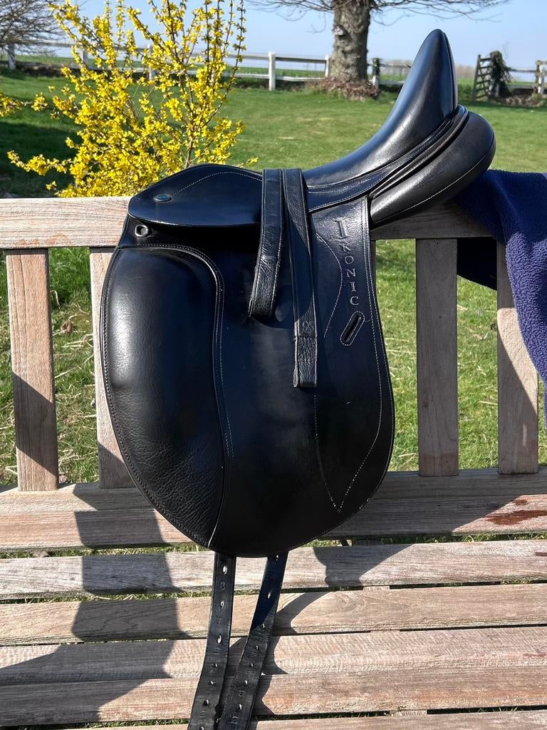 Selle Ikonic de dressage, Enlèvement ou Envoi, Comme neuf, Dressage