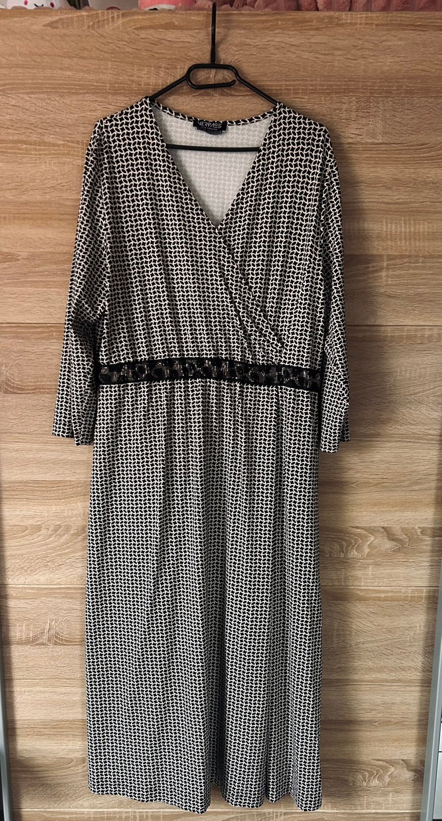 Robe longue noire et blanche, Vêtements | Femmes, Enlèvement ou Envoi, Comme neuf, Taille 46/48 (XL) ou plus grande, Blanc