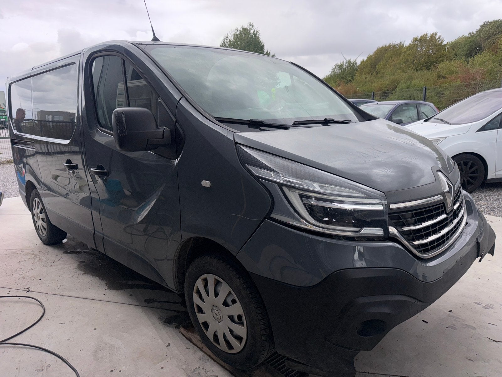 Renault Trafic 2020 wordt gerepareerd, Ophalen, Handgeschakeld, Diesel, Renault