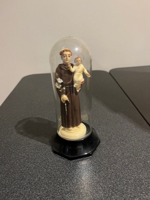St Antonius in kunststof stolpje, Antiek en Kunst, Antiek | Religieuze voorwerpen, Ophalen of Verzenden