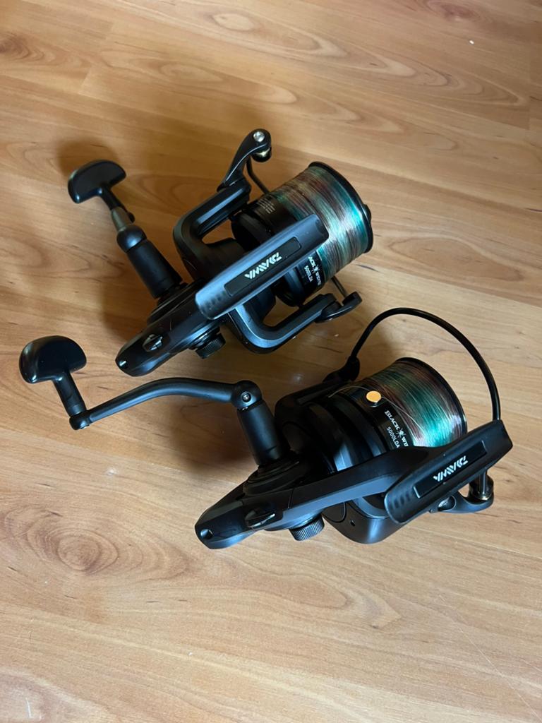 2x Daiwa black widow 5000LDA - Karpermolen, Ophalen, Zo goed als nieuw