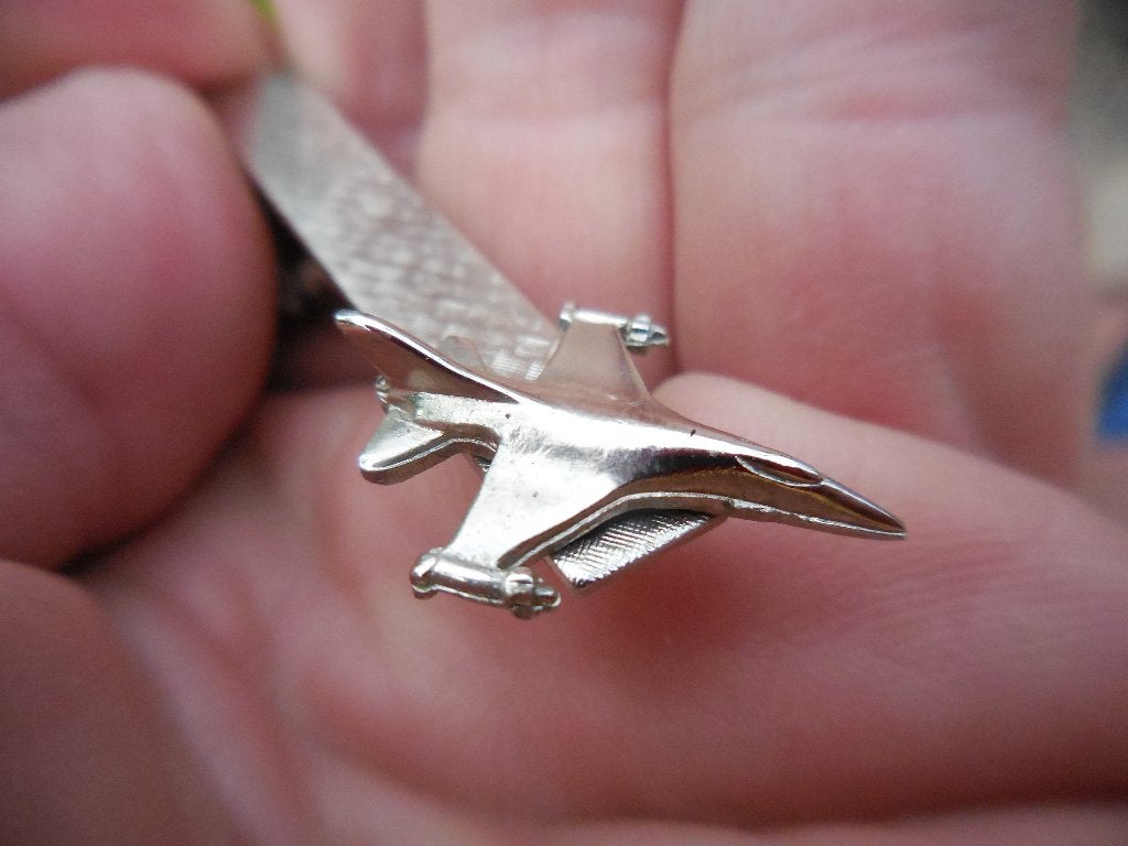 F 16  attache-cravate, Enlèvement ou Envoi