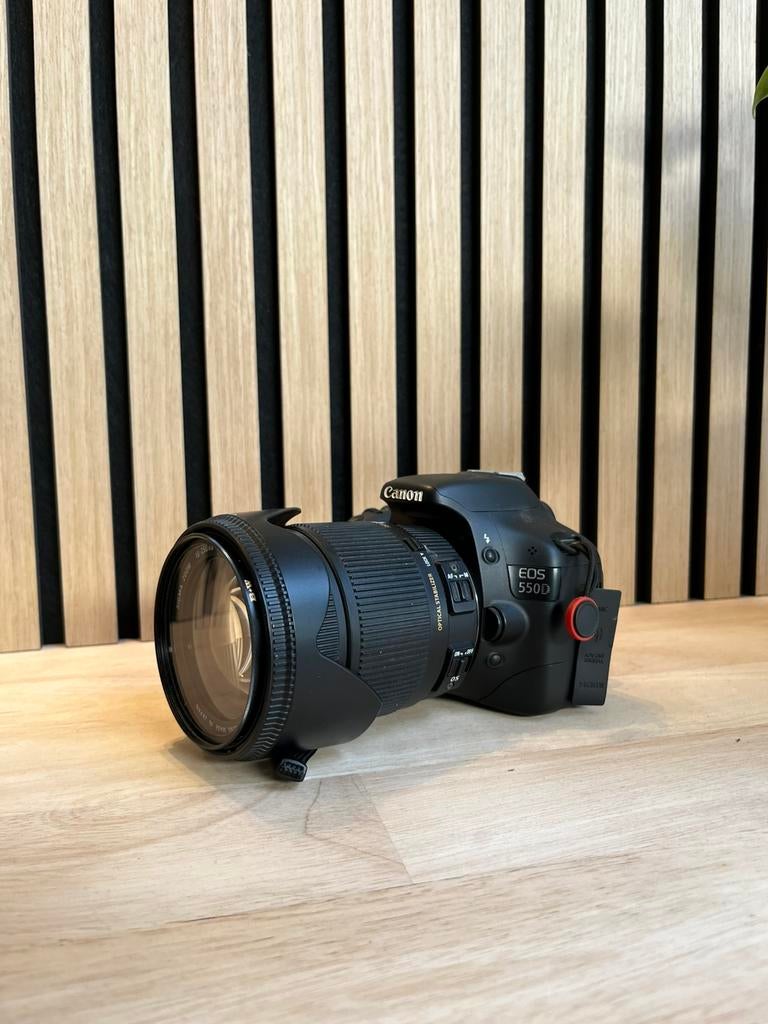 Canon EOS 550D + Sigma 18-250mm + Tas + 3 Batterijen, Ophalen, Zo goed als nieuw, Standaardlens, Zoom