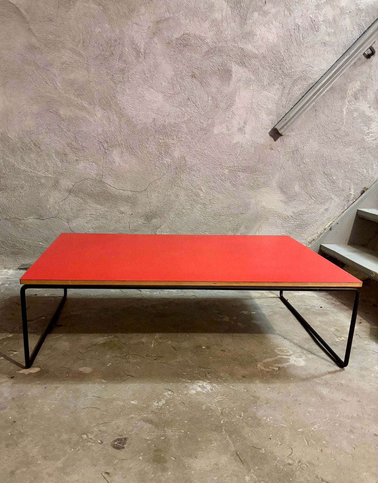Lage rode salontafel. Lokaal design., Huis en Inrichting, Ophalen, 50 tot 100 cm, 50 tot 100 cm, Zo goed als nieuw