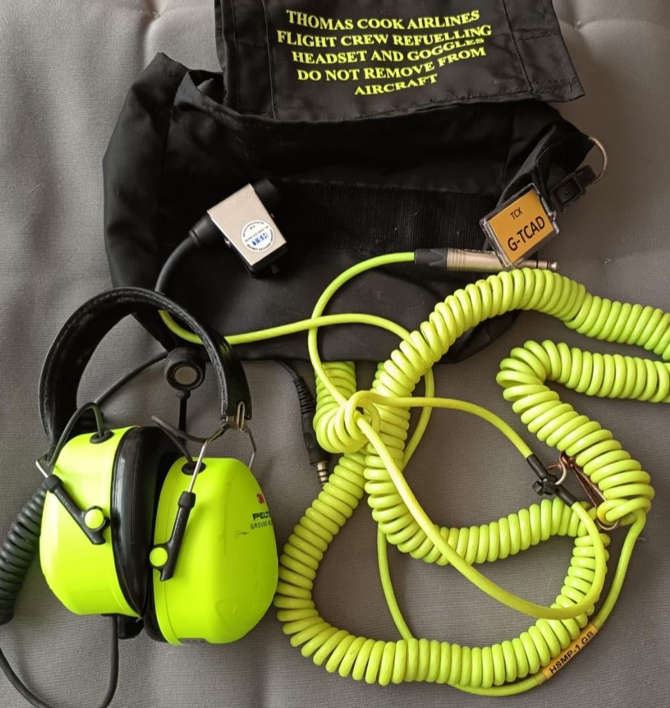 Mon HEADSET ✈️ THOMAS COOK AIRTLINES FLIGHT CREW REFUELLING, Collections, Aviation, Comme neuf, Autres types, Enlèvement