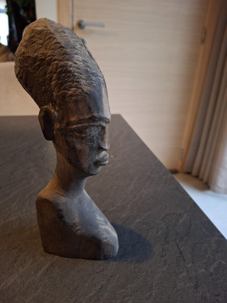 Met de hand uitgesneden Afrikaans houten beeldje, Enlèvement