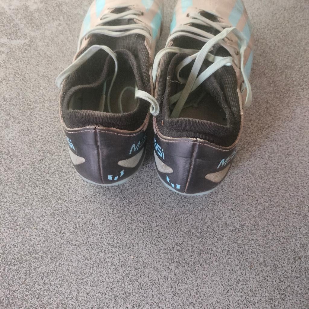 Voetbalschoenen maat 41 1/3, Sport en Fitness, Voetbal, Ophalen of Verzenden, Gebruikt, Schoenen