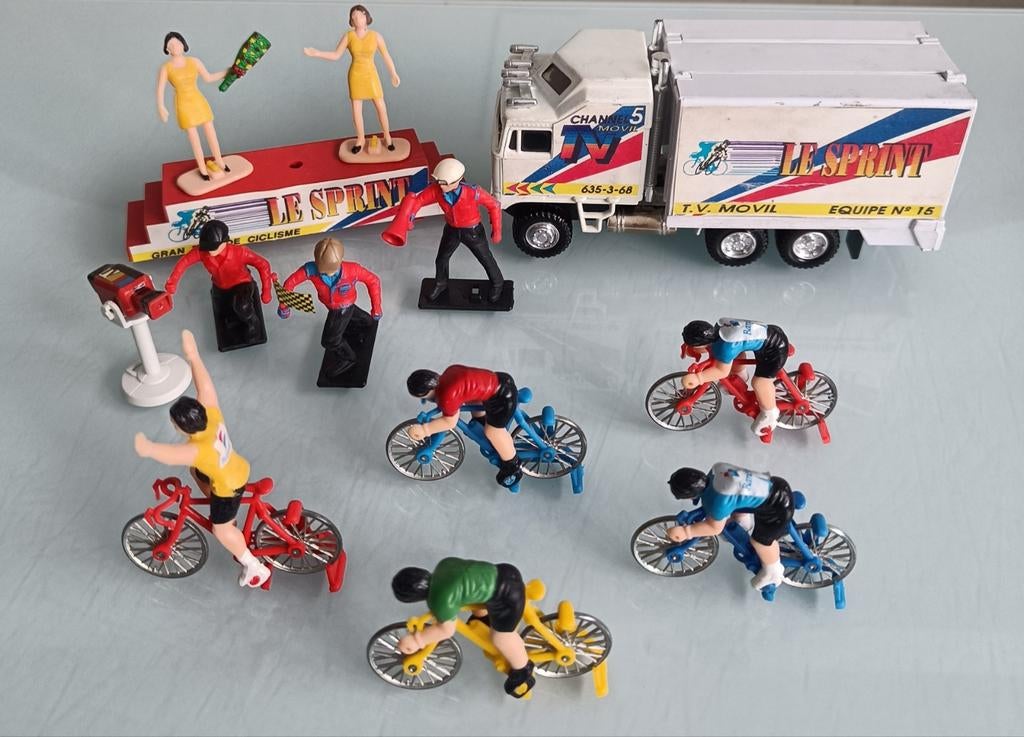 Ensemble de cyclistes/pilotes miniatures de Guisval Vuelta., Enlèvement ou Envoi