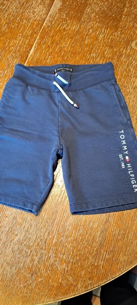 Korte broek maat 128, Tommy Hilfiger, Broek, Gebruikt, Ophalen of Verzenden, Tommy Hilfiger