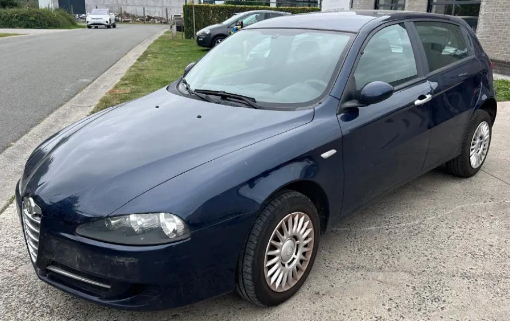 alfa romeo 147 essence, Autos, Alfa Romeo, Entreprise, Boîte manuelle, Noir, Tissu