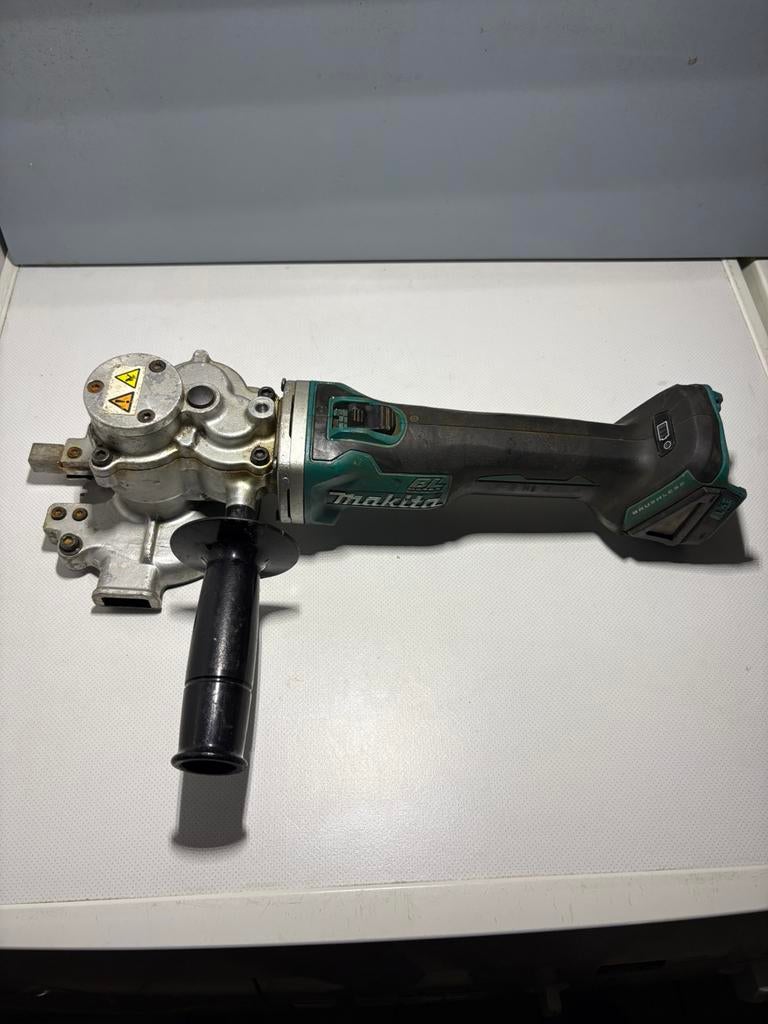 Makita accu betonstaalzaag 18V DSC250ZK, Ophalen of Verzenden, Gebruikt, Overige typen, Minder dan 30 mm
