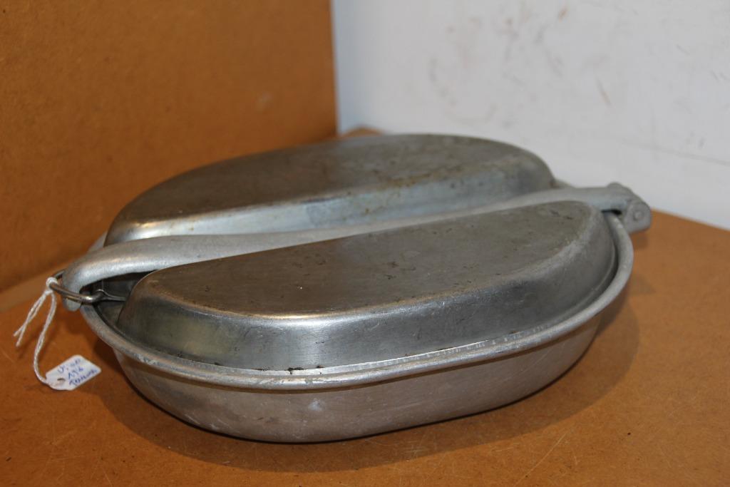US WW2 Eetketels "Made in France" 1945, Verzenden, Landmacht, Kleding of Schoenen