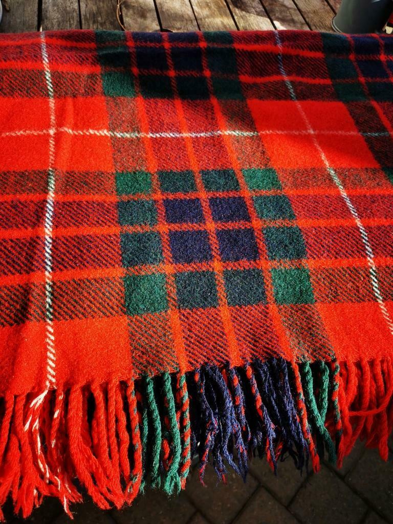 Oldtimer plaid deken op de achterbank in je koffer bij panne, Ophalen of Verzenden, Gebruikt