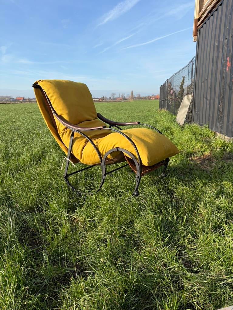 Oude Smeed ijzeren stoel, Ophalen