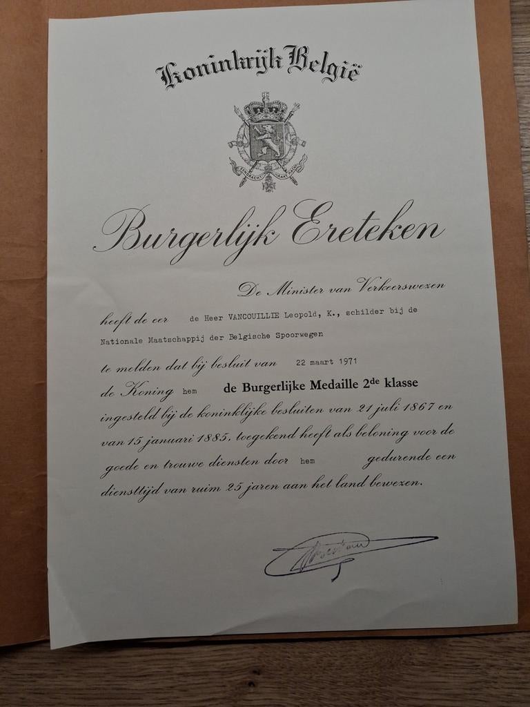 Medaille : oorkonde bij uitreiking medaille, Verzenden