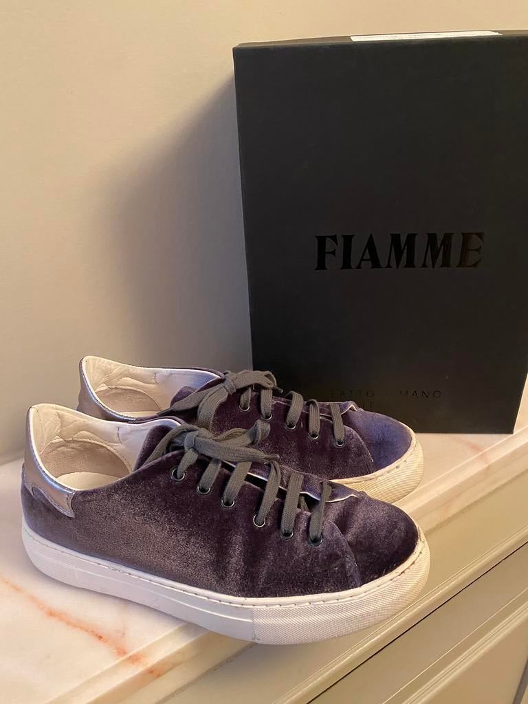 Sneakers bleues, Antiquités & Art, Envoi