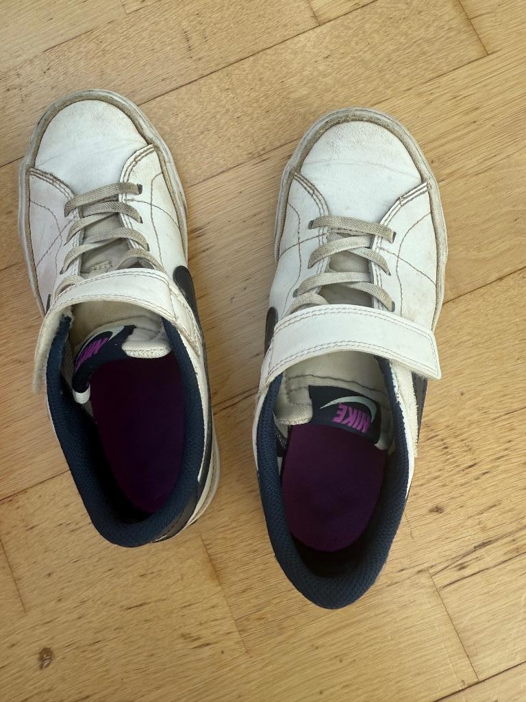 Nike schoenen voor turnles of sport of occasioneel maat 34, NIKE, Jongen of Meisje, Schoenen, Ophalen of Verzenden