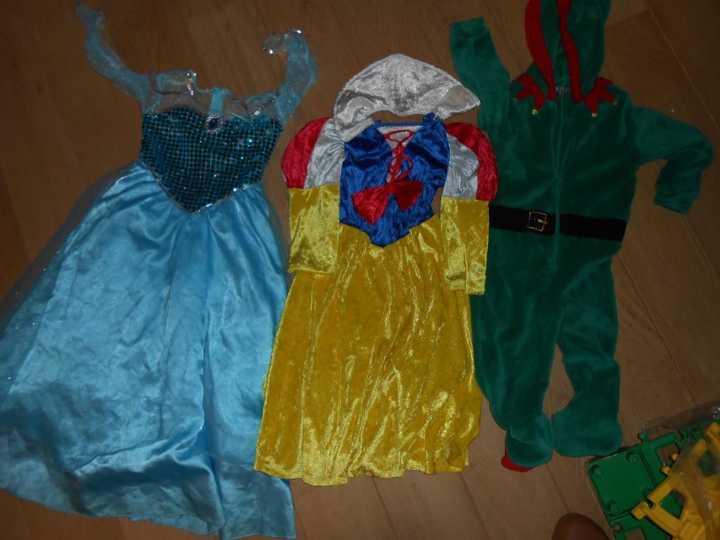 déguisement Blanche Neige Elsa surpyjama lutin 7eur/P 4-5ans, Enlèvement, Utilisé, Garçon ou Fille