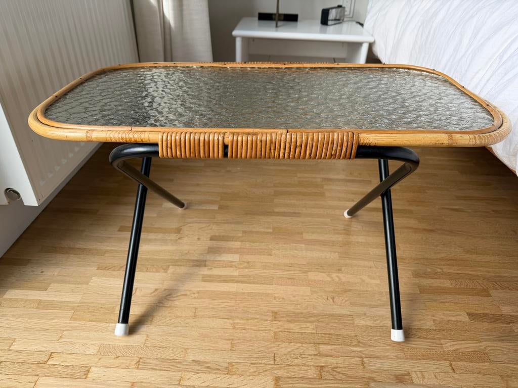 Table d'appoint vintage en rotin avec verre, Maison & Meubles, Tables | Tables d'appoint, 55 à 75 cm, Vintage, Enlèvement, Utilisé
