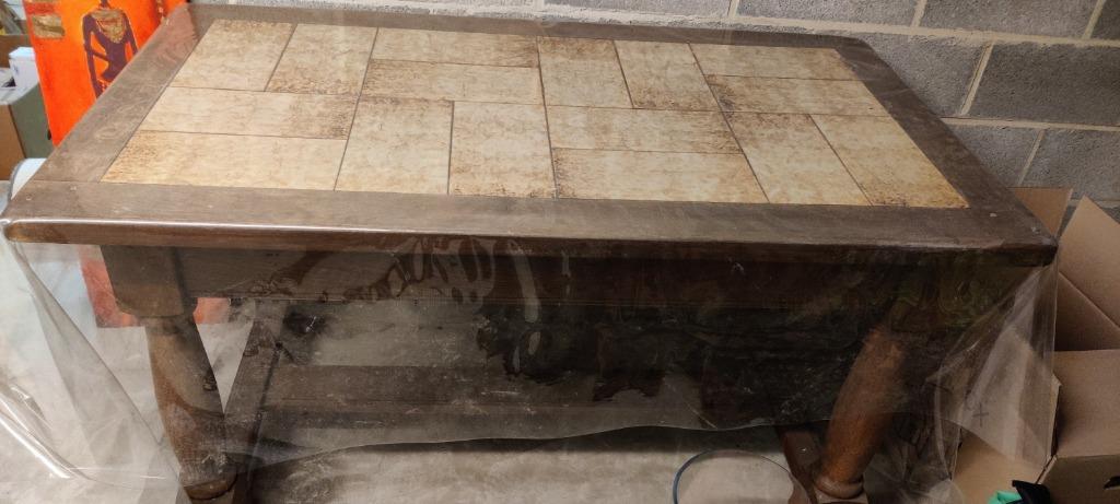 Table en chêne avec surface carrelée, 100 à 150 cm, Cinq personnes ou plus, Enlèvement, Utilisé