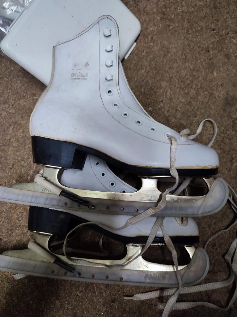 Vintage leren kunstschaatsen maat 38 met originele doos, Ophalen of Verzenden, Gebruikt, Kunstschaatsen