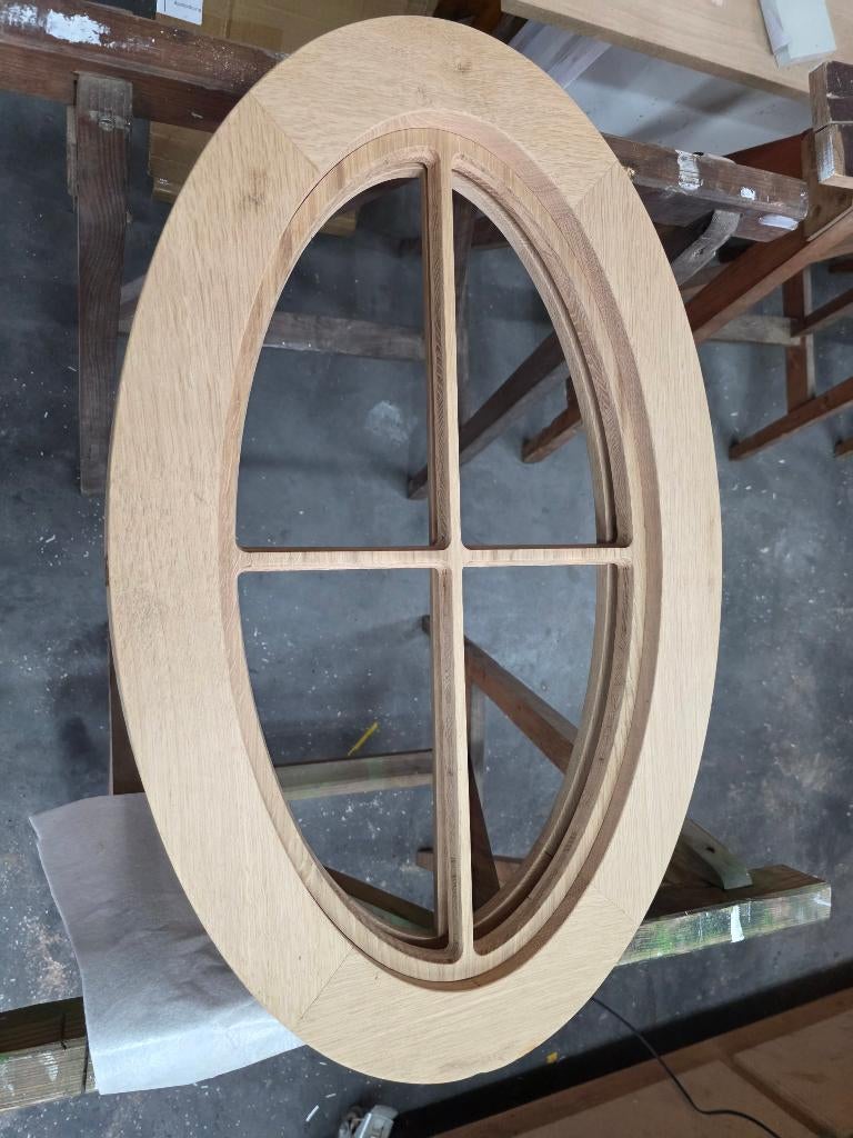Osseoog in eik, tuinhuis, woning, mancave, Ophalen, Gevelraam of Ruit