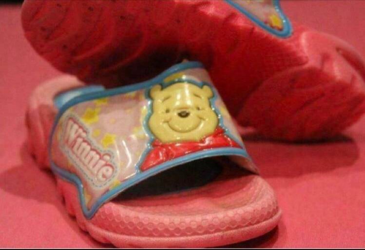 badslippers Winnie The Pooh meisjes maat 26 roze, Disney, Gebruikt, Meisje, Ophalen of Verzenden