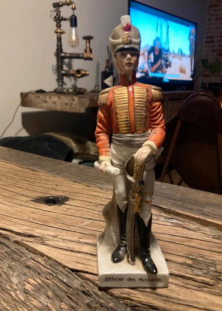 Figurine vintage française porcelaine Officier des Hussards, Enlèvement ou Envoi, Comme neuf