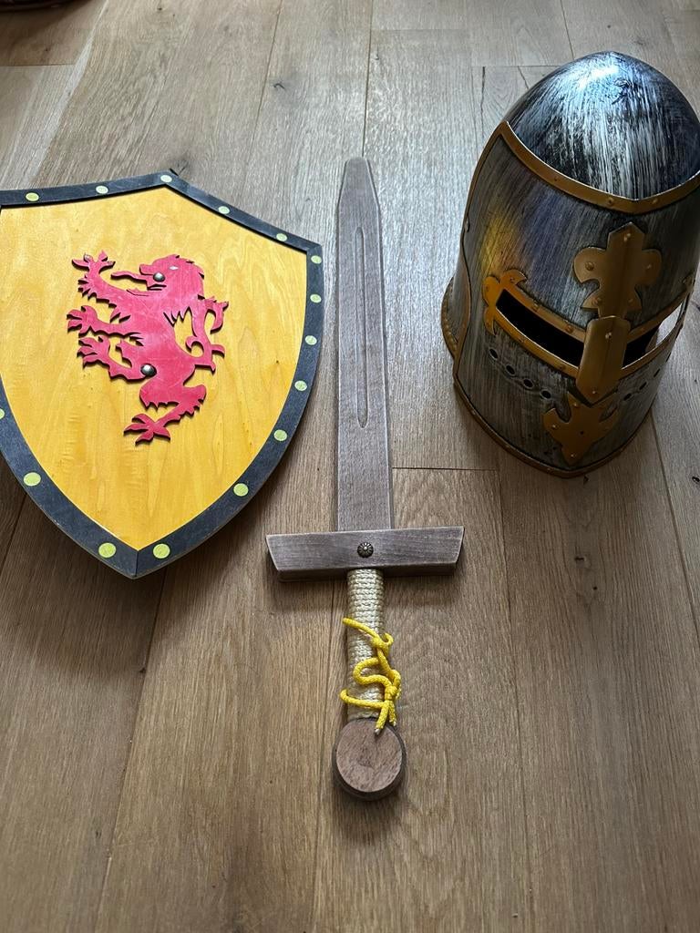 Houten set zwaard, helm, schild, Ophalen, Gebruikt