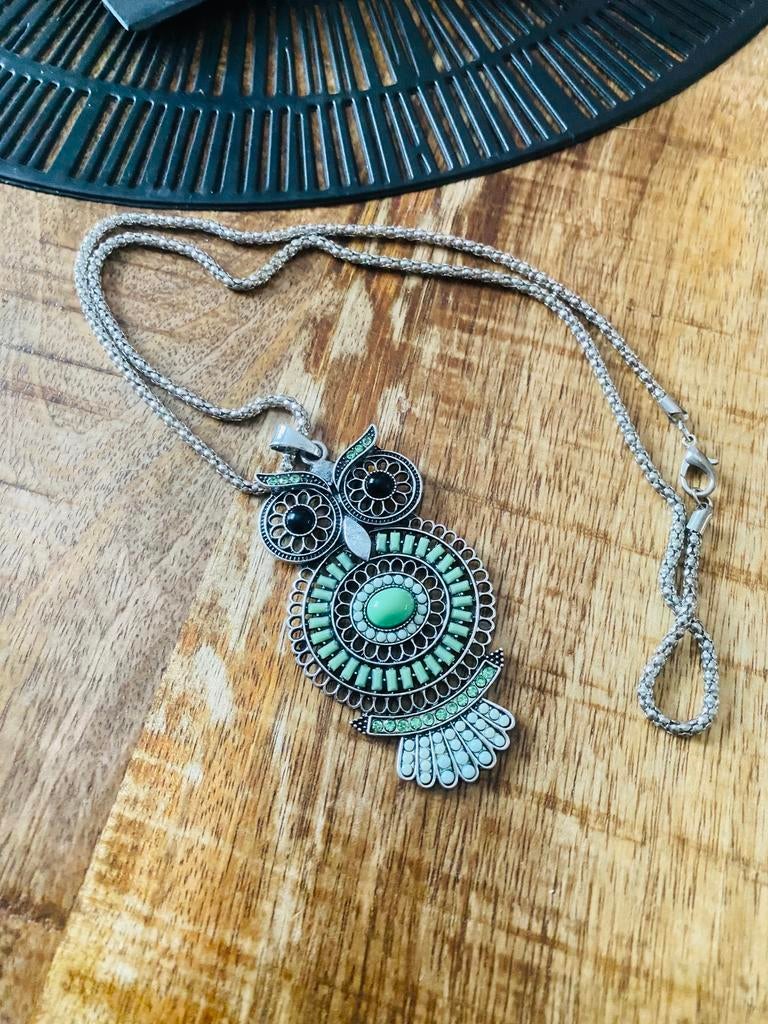 Zilveren ketting met uil, Handtassen en Accessoires, Kettingen, Met hanger, Ophalen of Verzenden, Zo goed als nieuw, Groen
