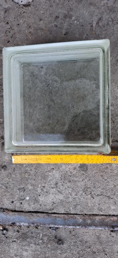 Pave de verre, Enlèvement