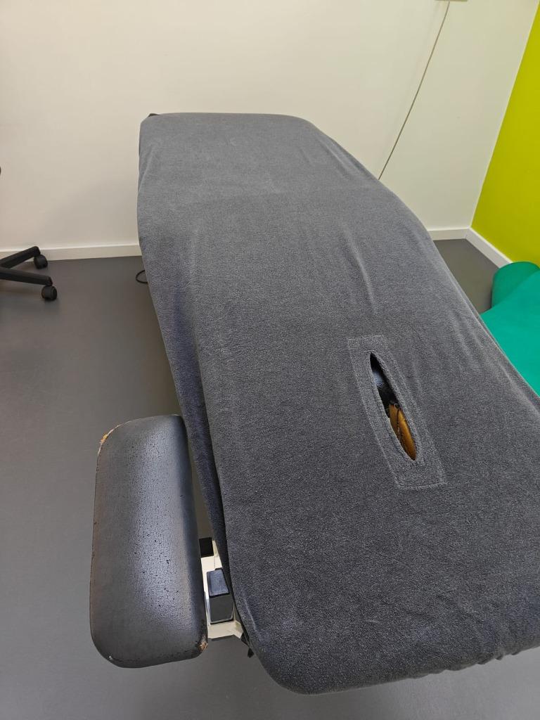 Table de traitement électrique - 3 pièces, Enlèvement, Utilisé, Table de massage