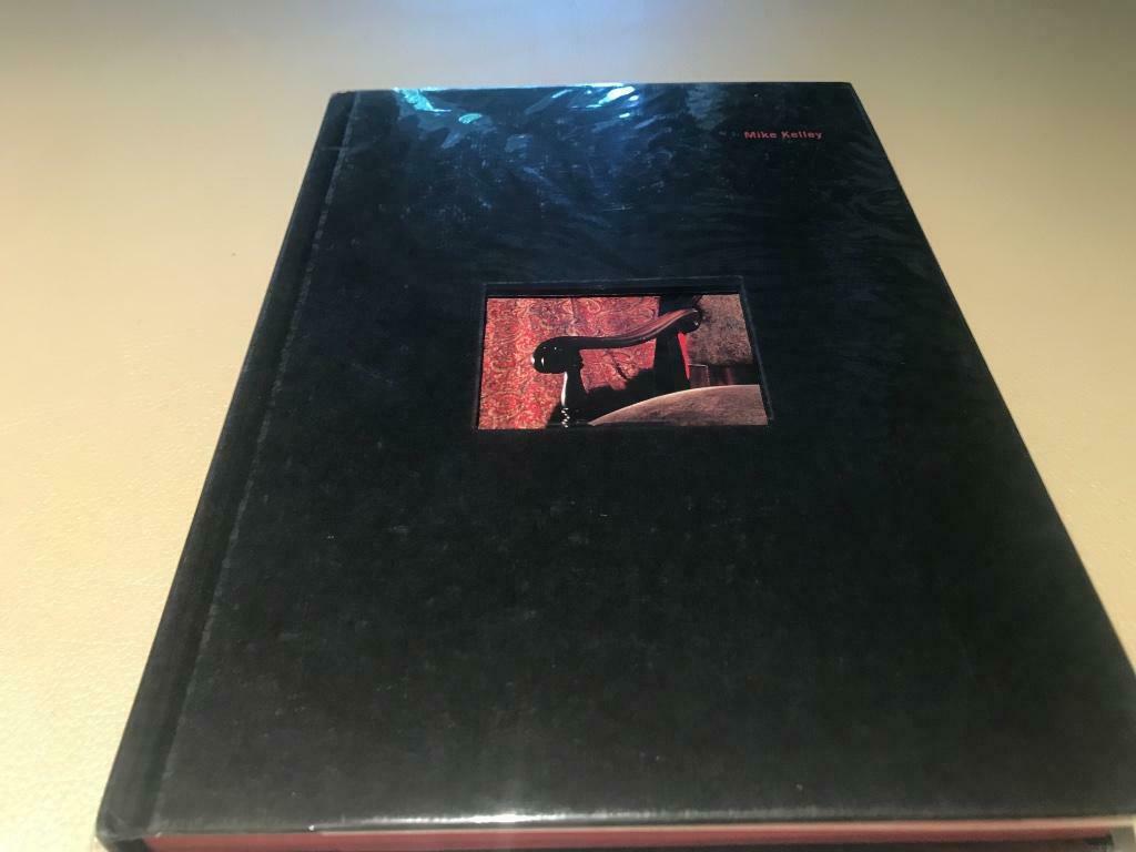Mike Kelley installaties drawings Artistbook 180pag, Boeken, Ophalen of Verzenden, Zo goed als nieuw, Beeldhouwkunst