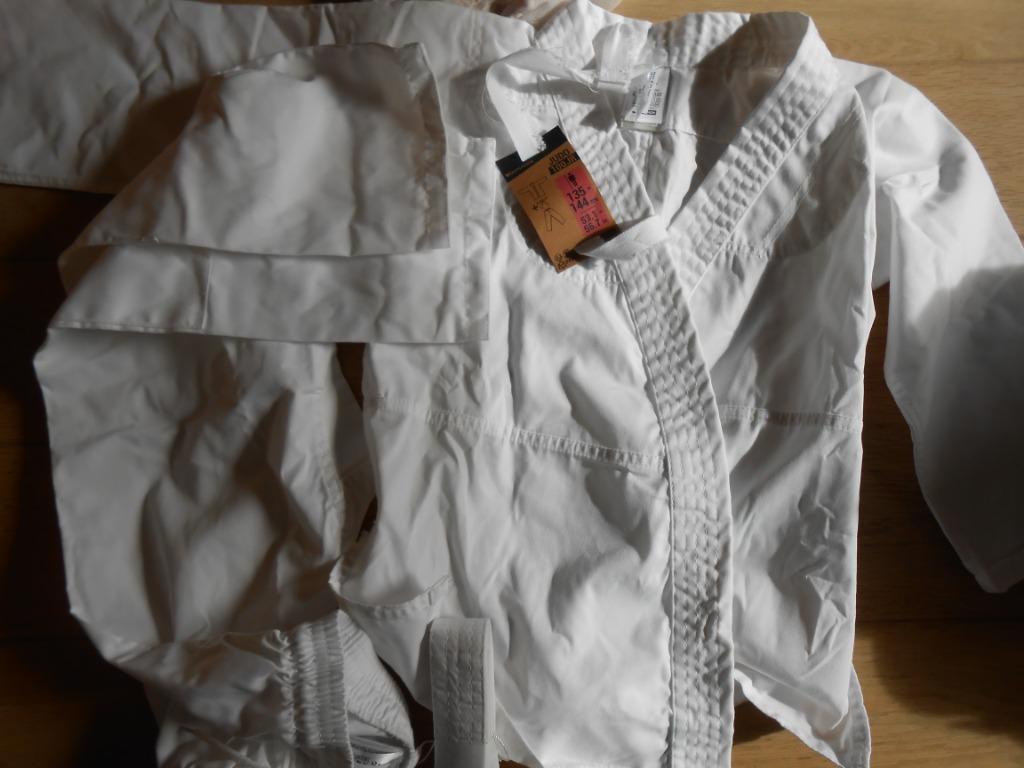kimono pantalon ceinture judo neuf décathlon (et kimono cein, Sports & Fitness, Enlèvement, Neuf, Judo
