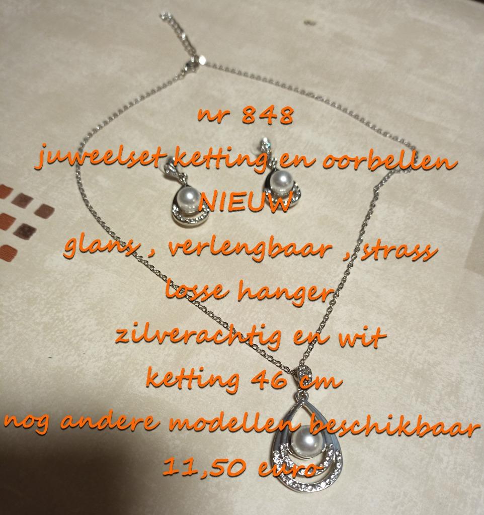 848. Parure de bijoux : collier et boucles d'oreilles, NEUF,, Bijoux, Sacs & Beauté, Colliers, Neuf, Autres matériaux, Blanc, Avec pendentif