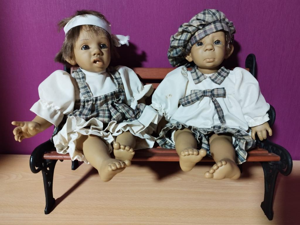 Leuke poppetjes op een bankje, Verzamelen, Poppen, Ophalen of Verzenden, Zo goed als nieuw, Pop