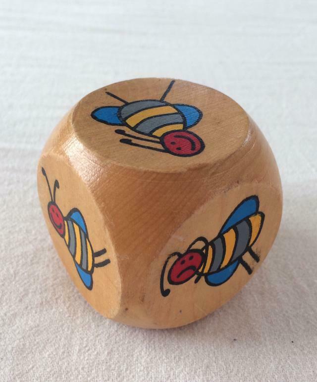 grote houten speelgoed dobbelsteen 5 x 5  cm bijtjes bij, Kinderen en Baby's, Ophalen of Verzenden, Gebruikt, Overige typen