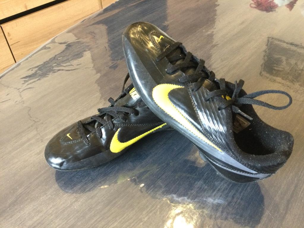 Nike Voetbalschoenen 37,5, Enlèvement, Utilisé, Chaussures