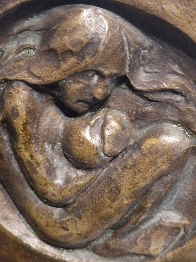 Bronzen wandtegel , vrouw en kind , waarschijnlijk Biro, Ophalen of Verzenden, Brons