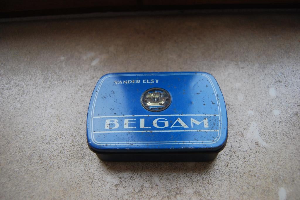 BELGAM. VANDER ELST. ANCIENNE BOITE A TABAC., Collections, Enlèvement ou Envoi