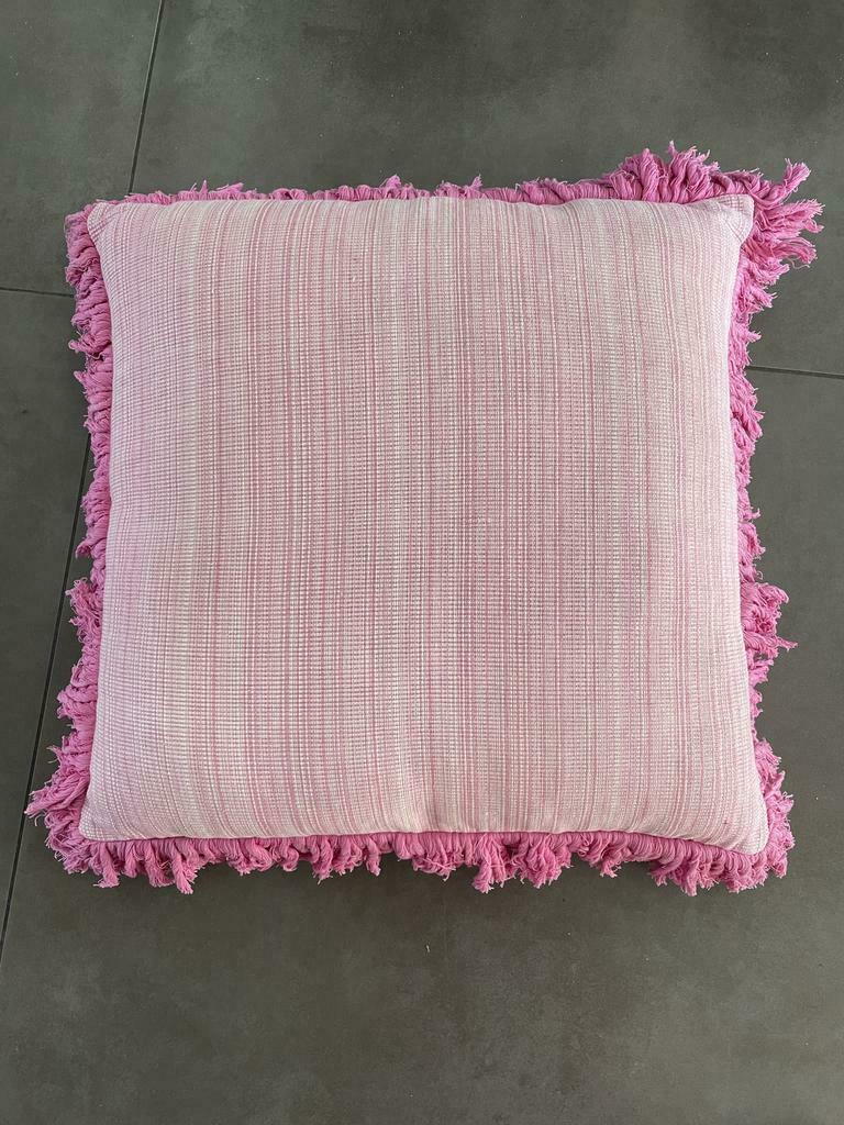 SIA DÉCORATION grand coussin avec housse 59x59, Maison & Meubles, Comme neuf, Rose