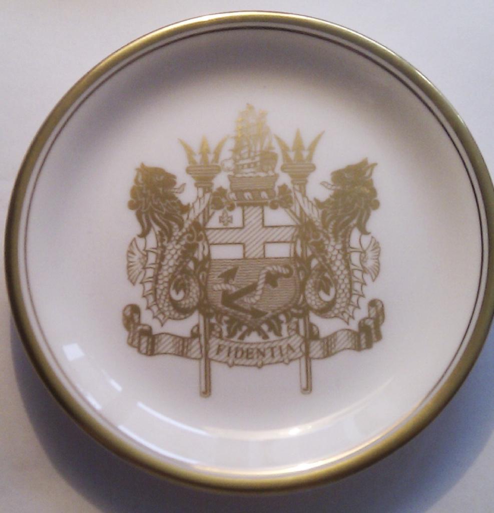 English Porcelain Paintings, coupelle Lloyd's of London 1976, Enlèvement ou Envoi
