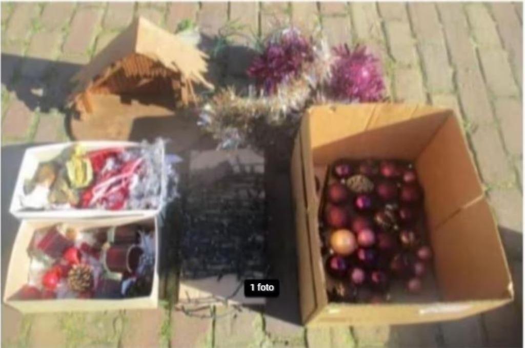 Belle fête avec toutes sortes de matériaux de Noël, Enlèvement ou Envoi, Comme neuf