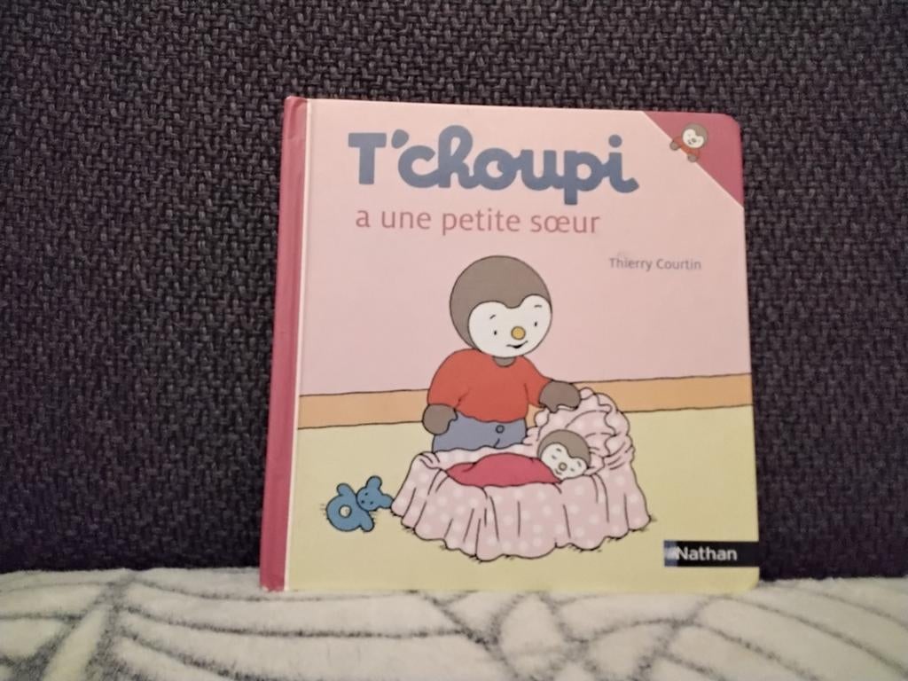 T’choupi a une petite sœur, Boeken, Ophalen of Verzenden, Zo goed als nieuw
