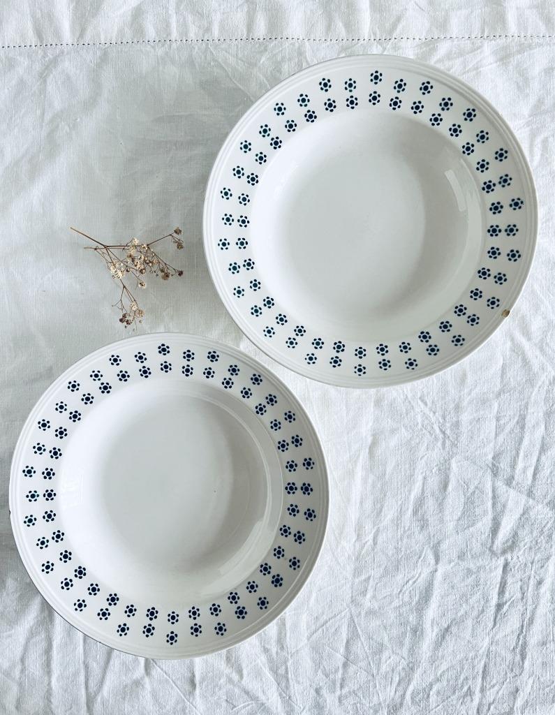 2 assiettes creuses Boch fleurs de petits points verts, Ophalen of Verzenden