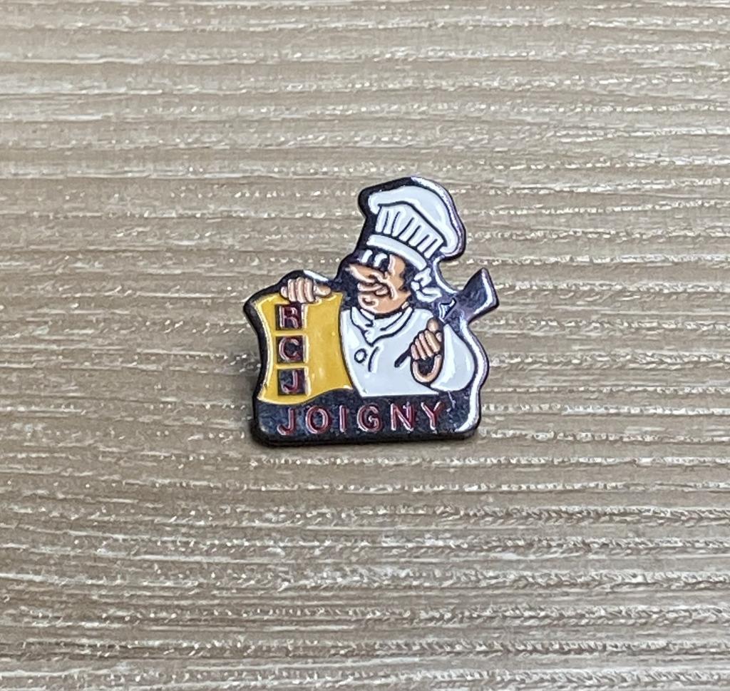 PIN - RCJ JOIGNY - CHEF - KOK, Verzenden, Gebruikt, Overige onderwerpen, Speldje of Pin
