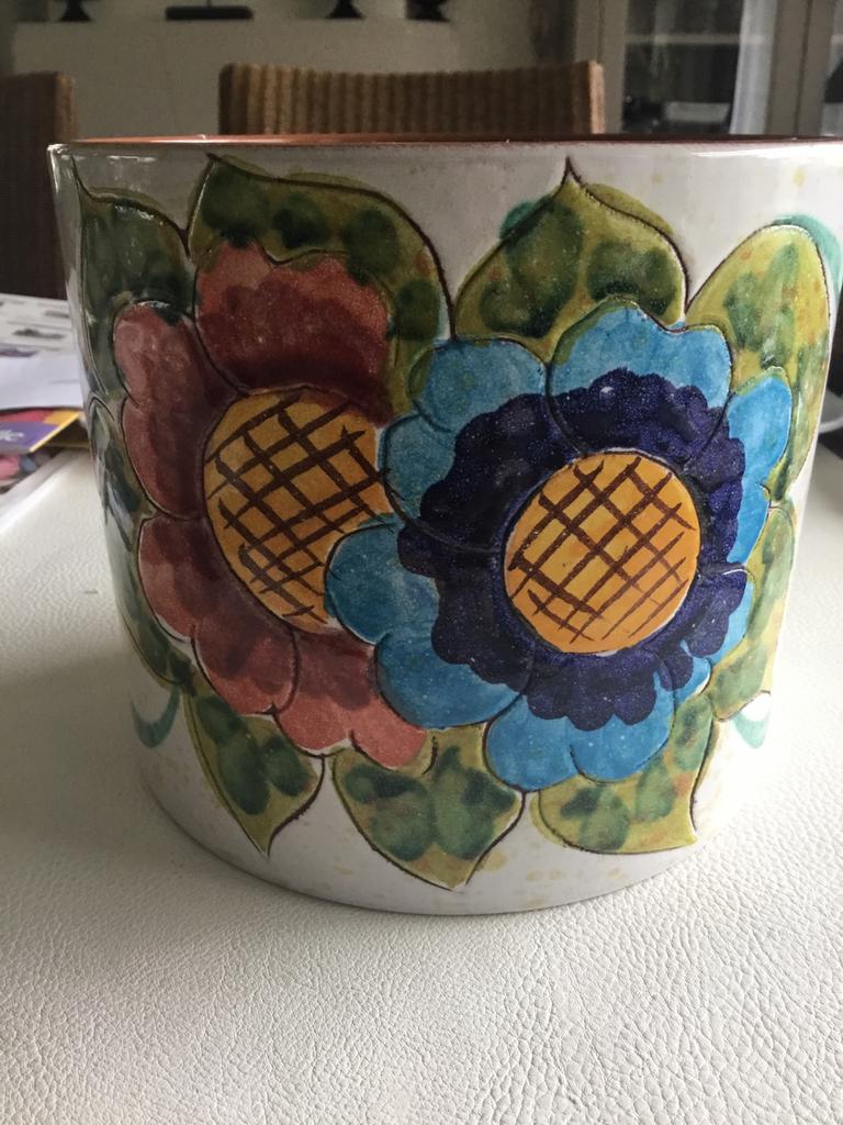 Vintage keramiek bloempot reliëf, Ophalen of Verzenden, Zo goed als nieuw