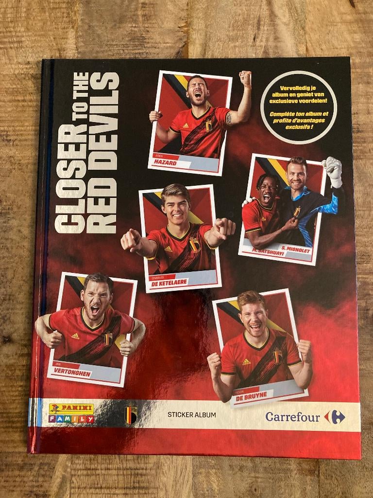 Stickeralbum - Closer to the Red Devils - Carrefour, Collections, Enlèvement ou Envoi, Utilisé